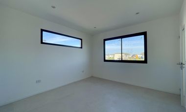 Casa en Venta en Santa Elena Pilar del Este - Fondo al verde