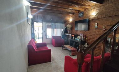 Duplex 4 ambientes, 3 dormitorios, cochera cubierta, CASEROS 3 cdras. estación