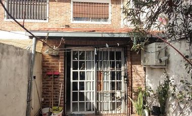 Duplex 4 ambientes, 3 dormitorios, cochera cubierta, CASEROS 3 cdras. estación
