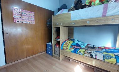 Duplex 4 ambientes, 3 dormitorios, cochera cubierta, CASEROS 3 cdras. estación