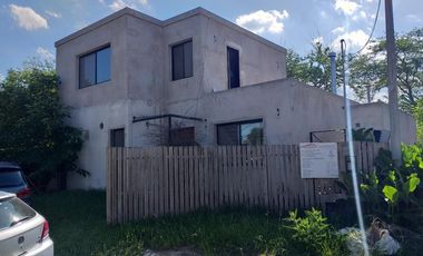 Casa en venta - 4 Dormitorios 2 Baños - 322Mts2 - Escobar