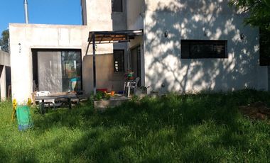 Casa en venta - 4 Dormitorios 2 Baños - 322Mts2 - Escobar