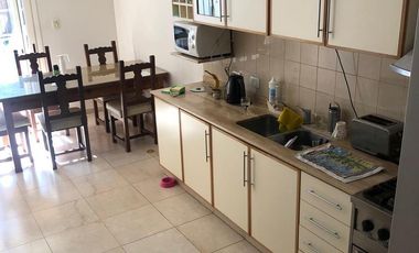 Casa en  Venta en Berazategui -  Triplex Impecable Permuta por Departamento 4 AMB