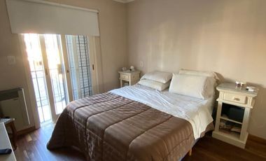 Casa en  Venta en Berazategui -  Triplex Impecable Permuta por Departamento 4 AMB