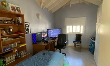 Casa en  Venta en Berazategui -  Triplex Impecable Permuta por Departamento 4 AMB
