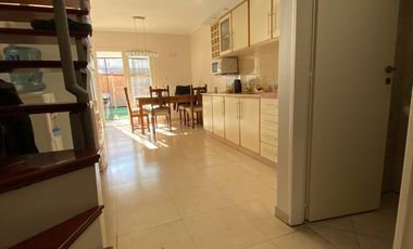 Casa en  Venta en Berazategui -  Triplex Impecable Permuta por Departamento 4 AMB