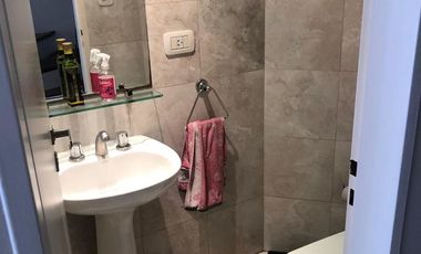 Casa en  Venta en Berazategui -  Triplex Impecable Permuta por Departamento 4 AMB