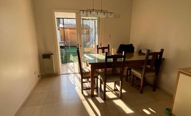 Casa en  Venta en Berazategui -  Triplex Impecable Permuta por Departamento 4 AMB