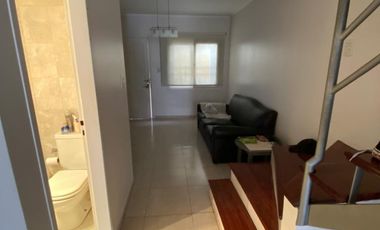 Casa en  Venta en Berazategui -  Triplex Impecable Permuta por Departamento 4 AMB