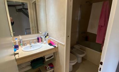 Casa en  Venta en Berazategui -  Triplex Impecable Permuta por Departamento 4 AMB