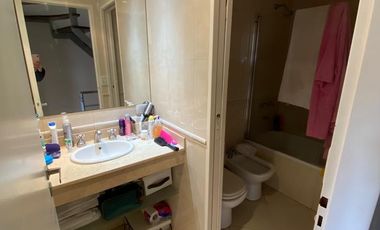 Casa en  Venta en Berazategui -  Triplex Impecable Permuta por Departamento 4 AMB