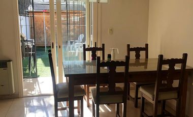 Casa en  Venta en Berazategui -  Triplex Impecable Permuta por Departamento 4 AMB