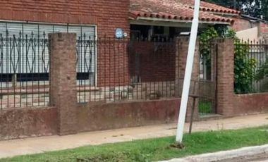 Casa en venta - 4 Dormitorios 2 Baños - Cochera - 748mts2 - José C. Paz