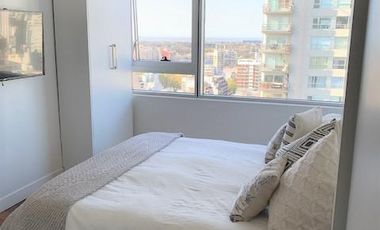 IMPRESIONANTE 2 AMB C/COCH FIJA AMOBLADO PISO SUPER ALTO C/ESPECTAC VISTA TORRE MIRABILIA.