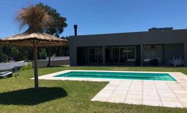 Casa en venta - 5 Dormitorios 4 Baños - 990Mts2 - Pinamar