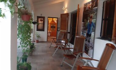 CASA CHALET EN VENTA   5amb - SOBRE 3 LOTES - MONTE GRANDE