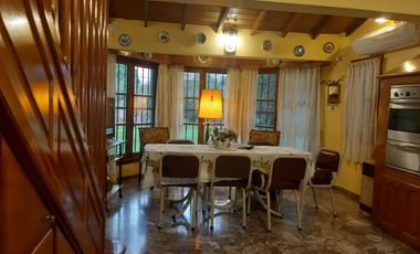 CASA CHALET EN VENTA   5amb - SOBRE 3 LOTES - MONTE GRANDE