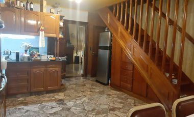 CASA CHALET EN VENTA   5amb - SOBRE 3 LOTES - MONTE GRANDE