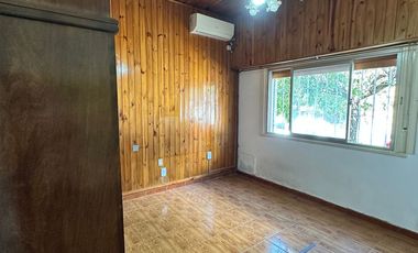 VENTA - CASA - VILLA MADERO - A PASOS DE AVDA. CROVARA