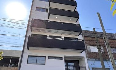 Venta de Departamento semipisos 3 ambientes en Wilde (28880)