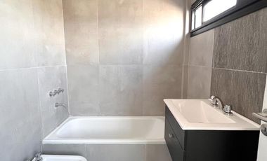 Venta de Departamento semipisos 3 ambientes en Wilde (28880)