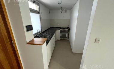 VENTA de Departamento 2 AMBIENTES, Moreno, con balcón, terraza privada, parrilla y cochera