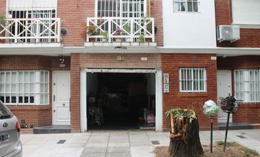 Olivos- Excelente ubicación! Zona Quinta presidencial! Dúplex en 3 Plantas!!