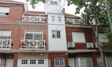 Olivos- Excelente ubicación! Zona Quinta presidencial! Dúplex en 3 Plantas!!