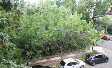 Olivos- Excelente ubicación! Zona Quinta presidencial! Dúplex en 3 Plantas!!