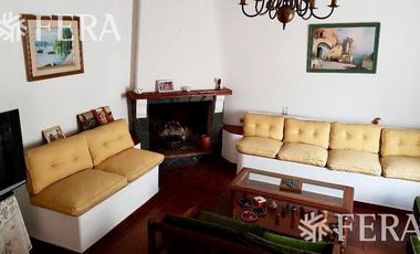 Venta de Casa 5 ambientes en Wilde con cochera y fondo libre con quincho ( 25931)