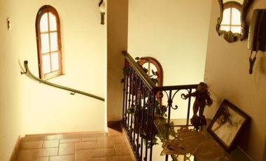 Venta de Casa 5 ambientes en Wilde con cochera y fondo libre con quincho ( 25931)