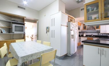 DEPARTAMENTO EN VENTA 4 AMBIENTES CON DEPENDENCIA EN FLORES
