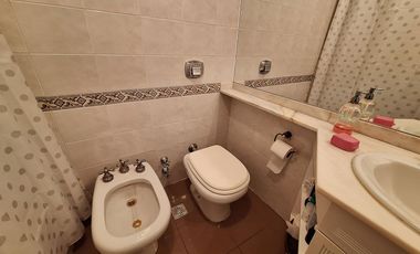 DEPARTAMENTO EN VENTA 4 AMBIENTES CON DEPENDENCIA EN FLORES
