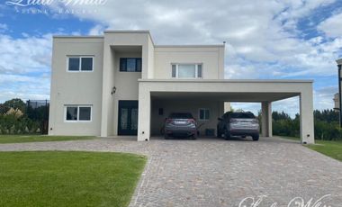 Venta - Casa a la laguna en Lagos de San Eliseo