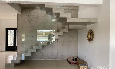 Venta - Casa a la laguna en Lagos de San Eliseo
