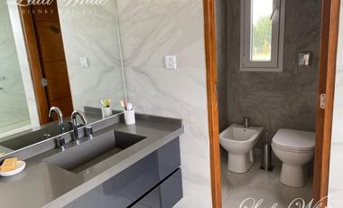 Venta - Casa a la laguna en Lagos de San Eliseo