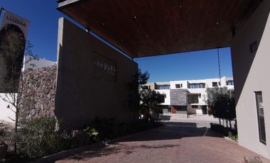 Vive la Elegancia y Comodidad en el Corazón del Querétaro Moderno, Casa en Venta.