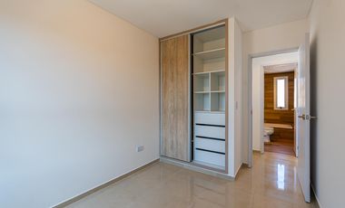 Cochera en venta planta baja  Luis Agote Rosario