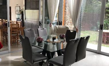 Casa en venta - 4 Dormitorios 3 Baños - Cocheras - 1.100Mts2 - Presidente Perón