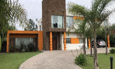 Casa en venta - 4 Dormitorios 3 Baños - Cocheras - 1.100Mts2 - Presidente Perón