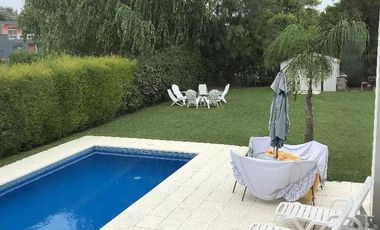 Casa en venta - 4 Dormitorios 3 Baños - Cocheras - 1.100Mts2 - Presidente Perón