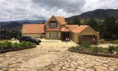 HERMOSA   Y AMPLIA CASA LA CALERA