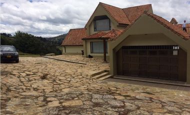 HERMOSA   Y AMPLIA CASA LA CALERA