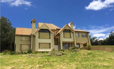 HERMOSA   Y AMPLIA CASA LA CALERA