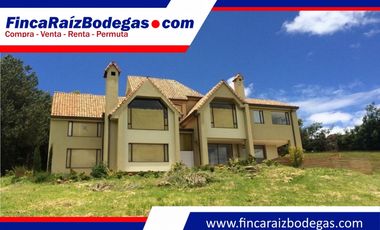 HERMOSA   Y AMPLIA CASA LA CALERA