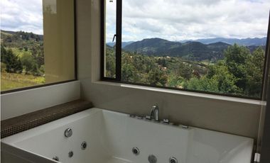 HERMOSA   Y AMPLIA CASA LA CALERA