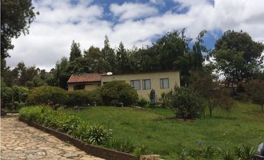 HERMOSA   Y AMPLIA CASA LA CALERA