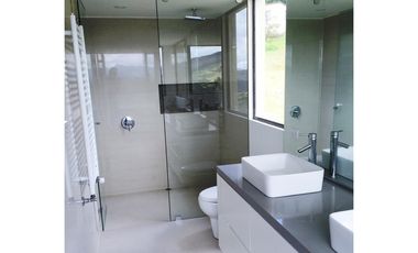 HERMOSA   Y AMPLIA CASA LA CALERA