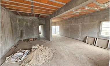 Casa en venta a terminar en Ibarlucea. Barrio Centro con gran terreno