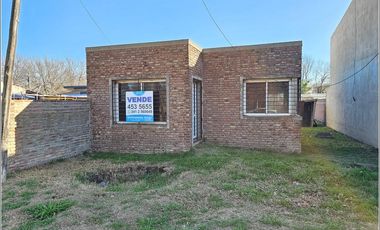 Casa en venta a terminar en Ibarlucea. Barrio Centro con gran terreno
